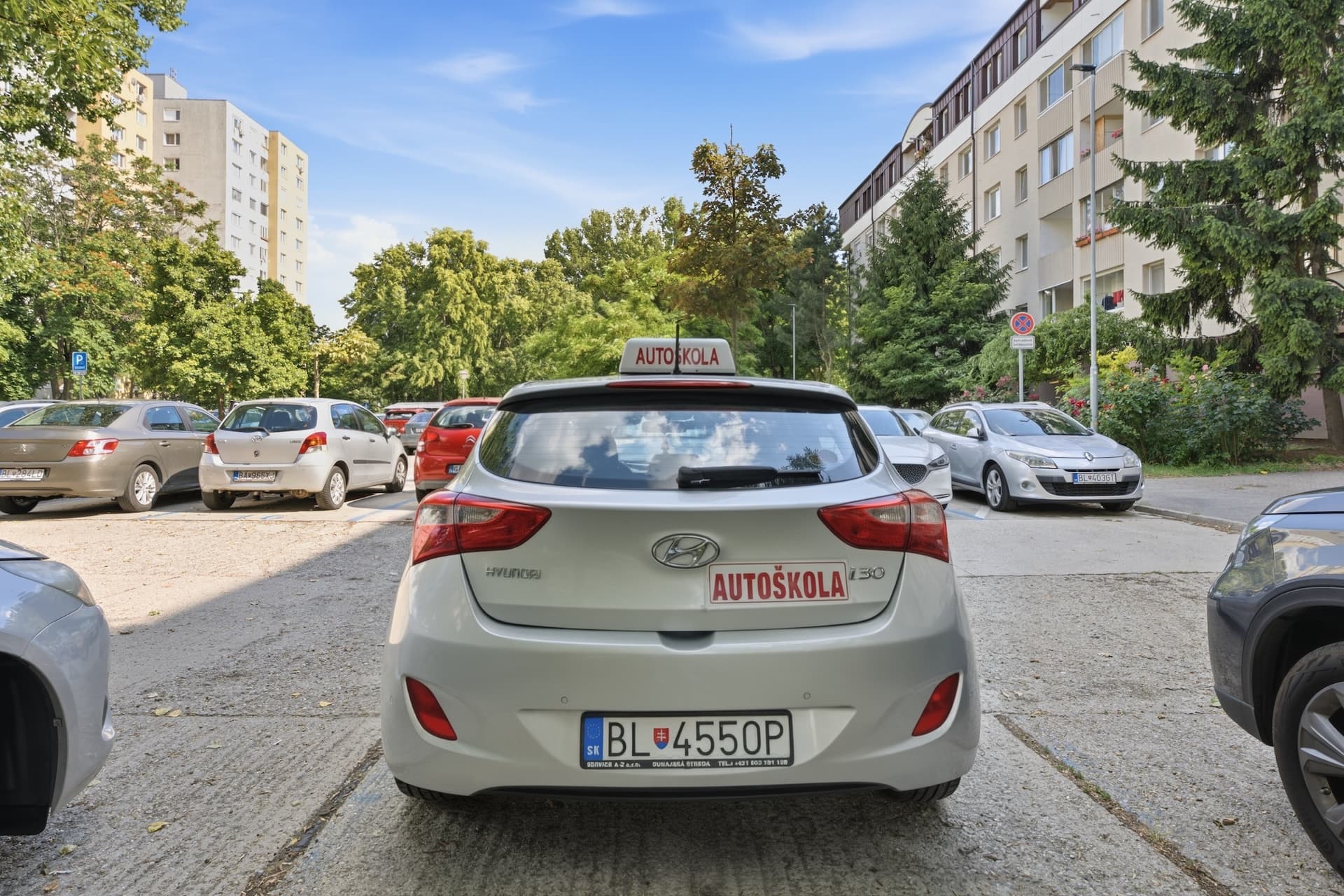 Hyundai i30 — side view