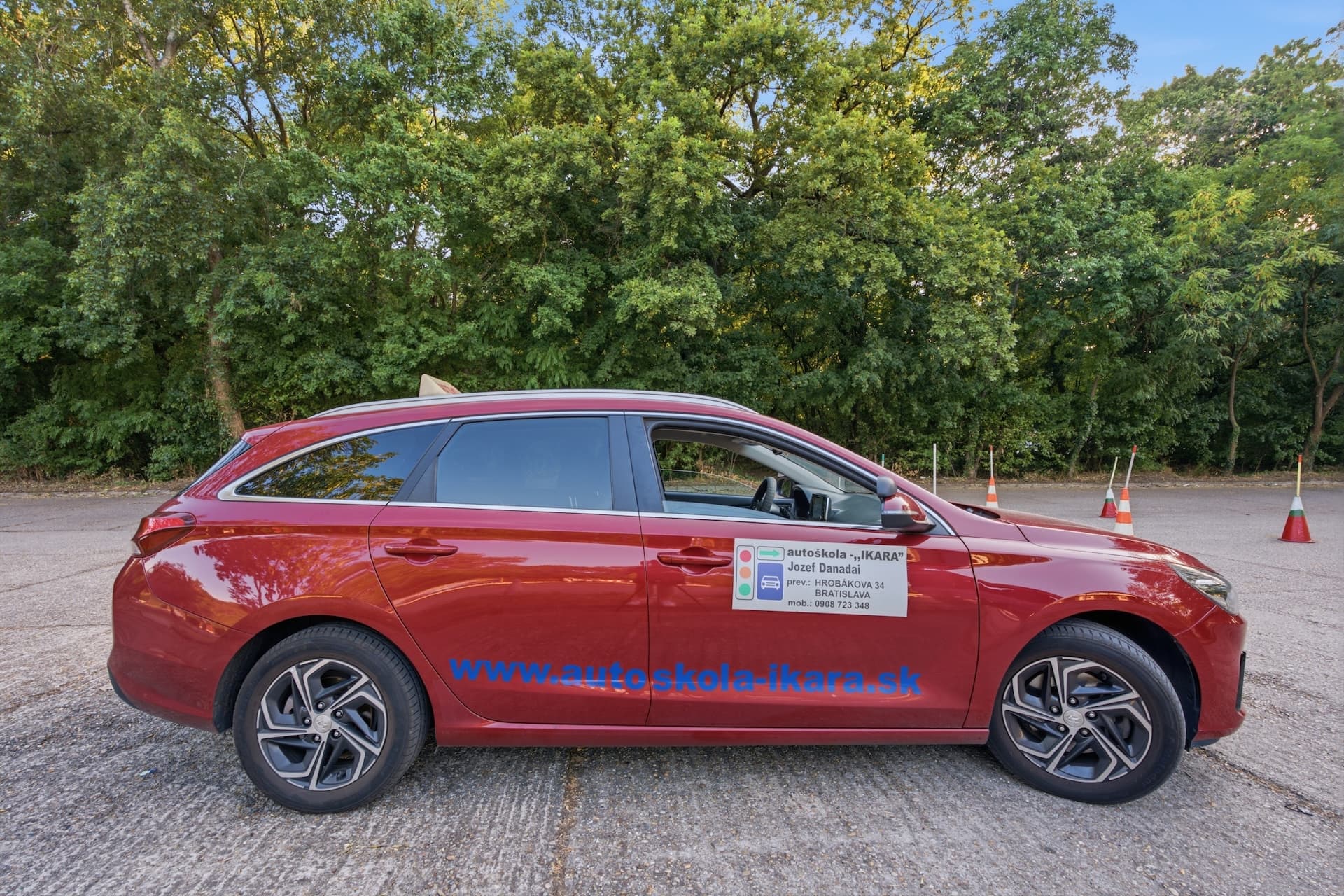 Hyundai i30 wagon — side view