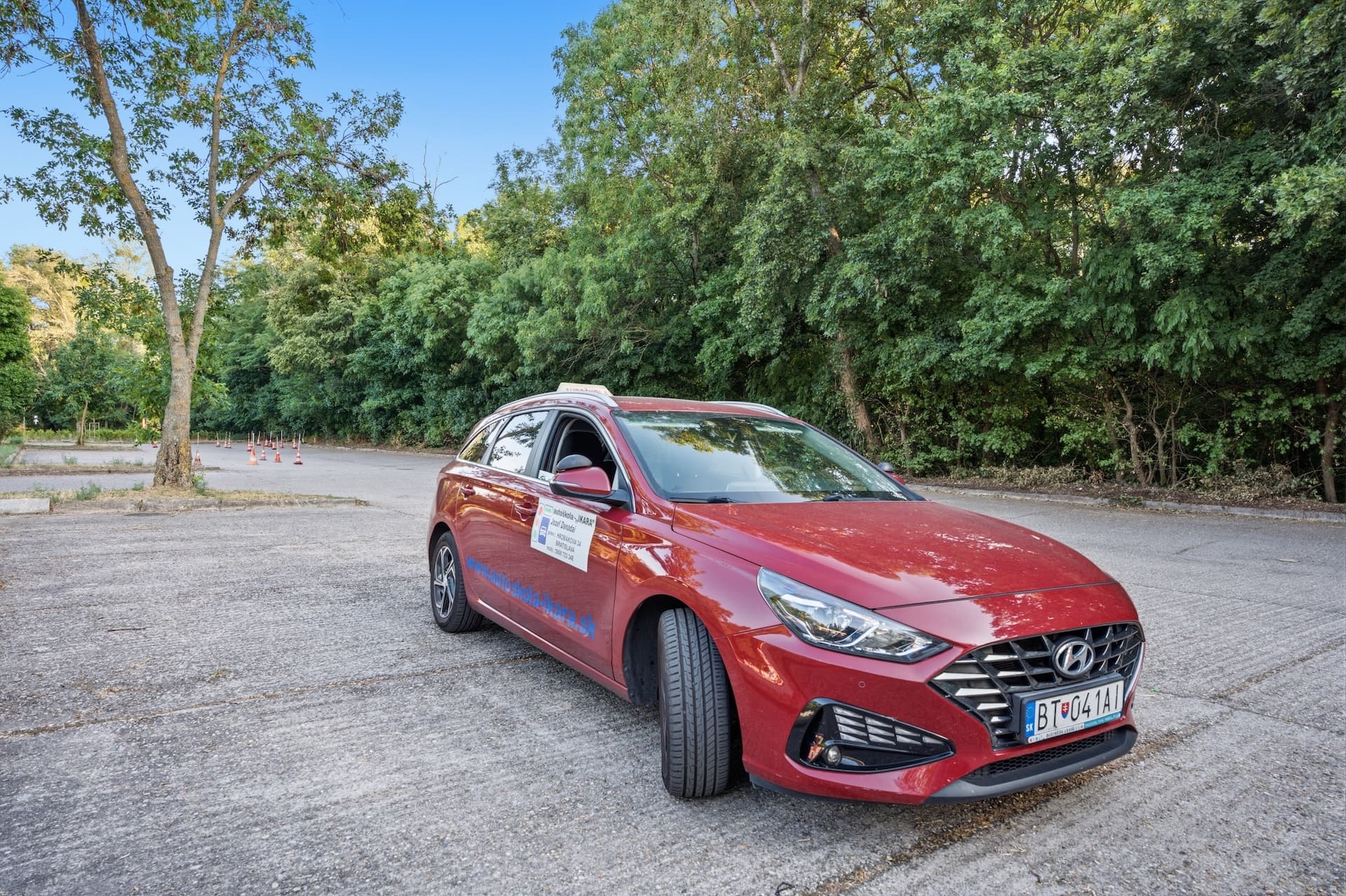 Hyundai i30 wagon — side view