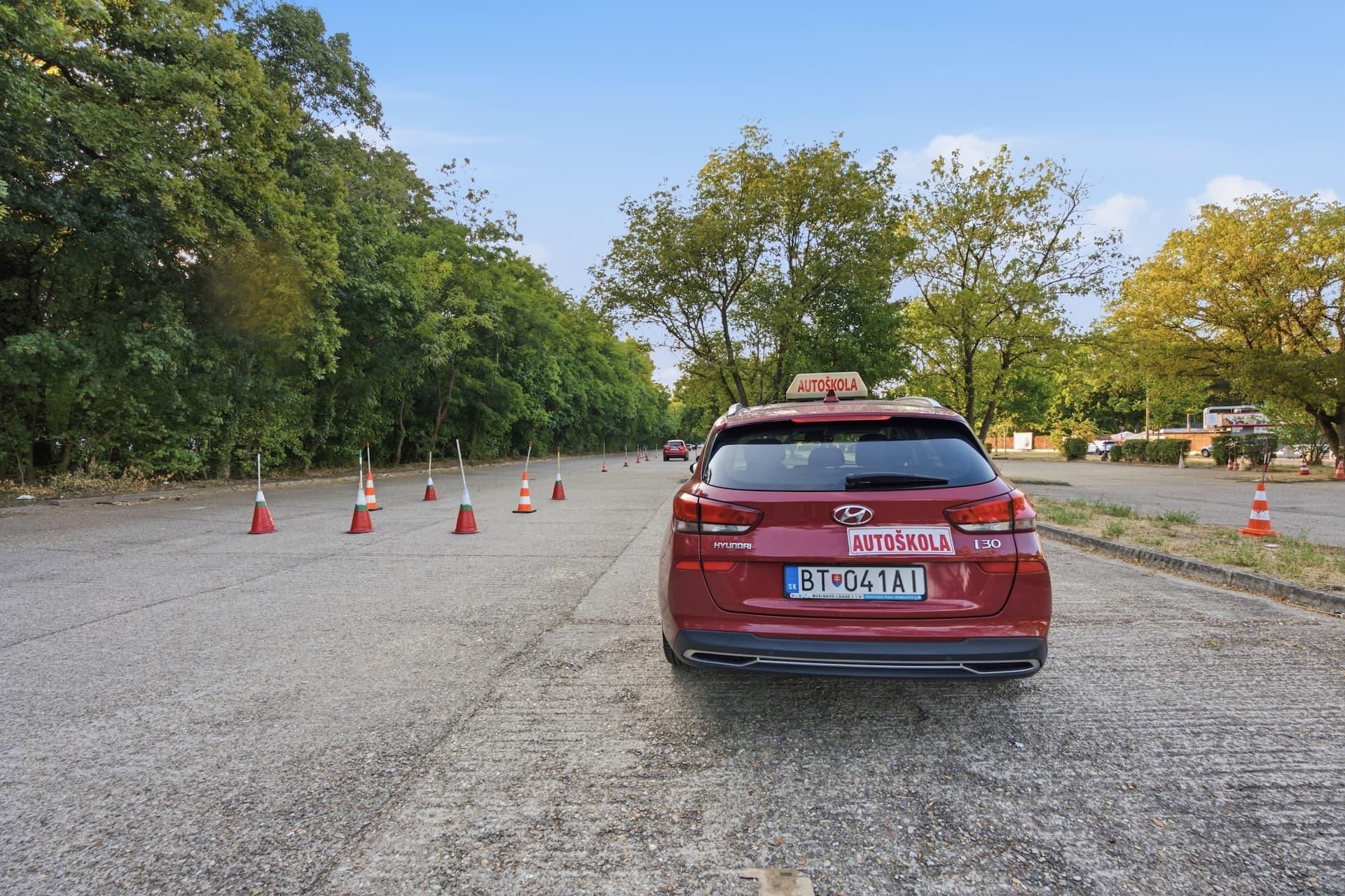 Hyundai i30 wagon — side view